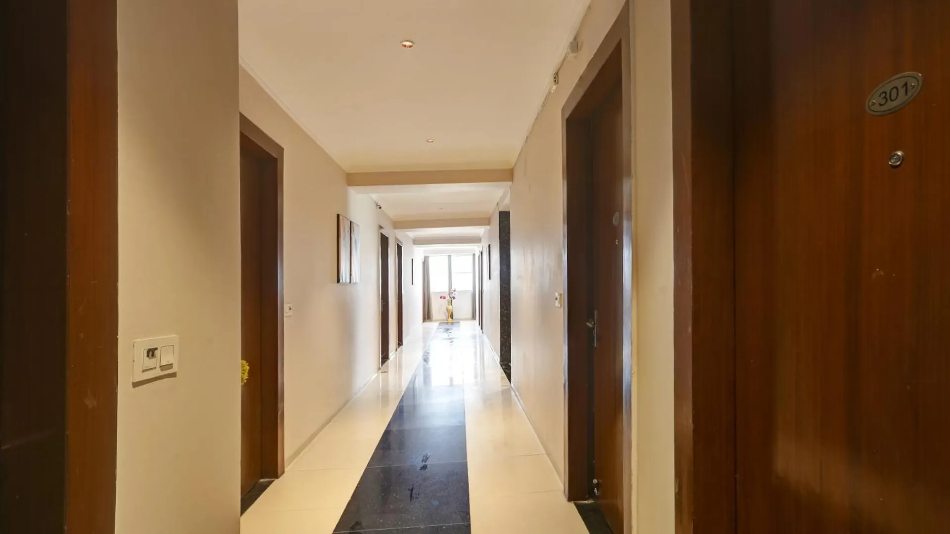 Hotel Limewood Stay Oasis - Golf Course Road Gurgaon India