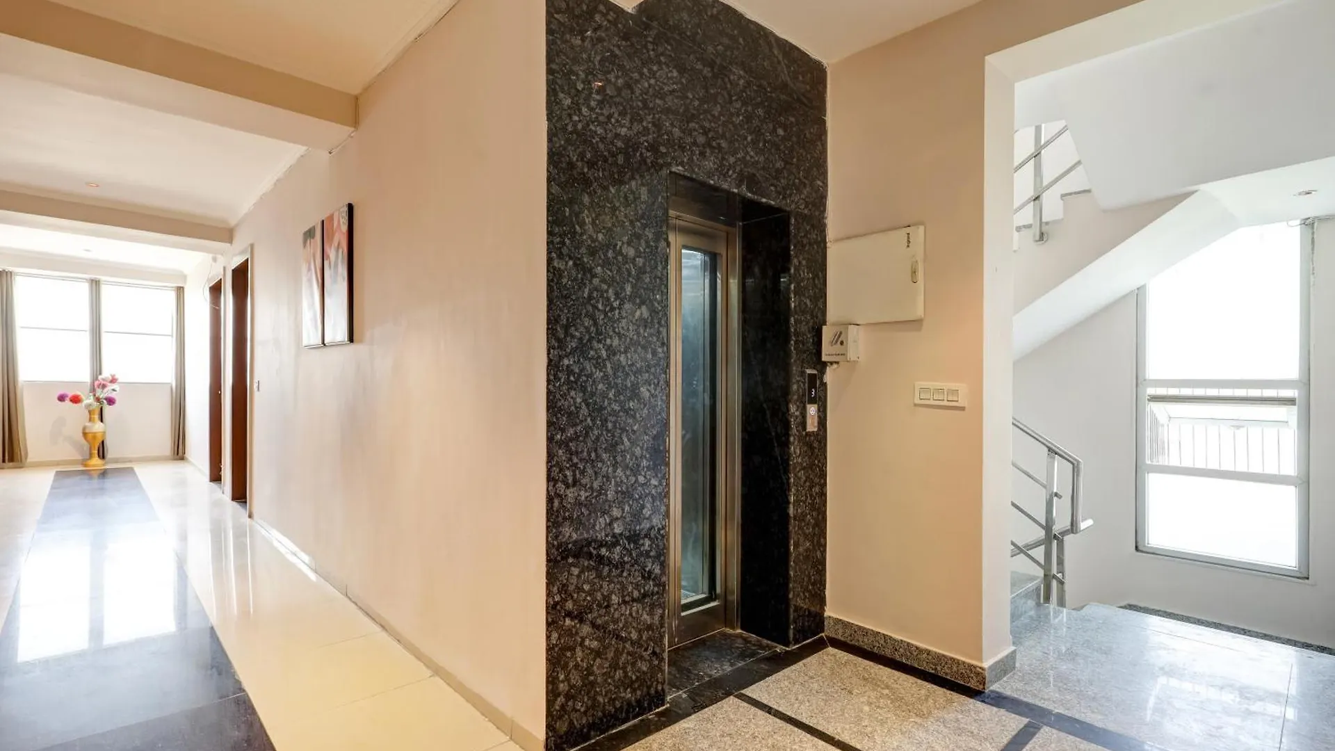 Hotel Limewood Stay Oasis - Golf Course Road Gurgaon
