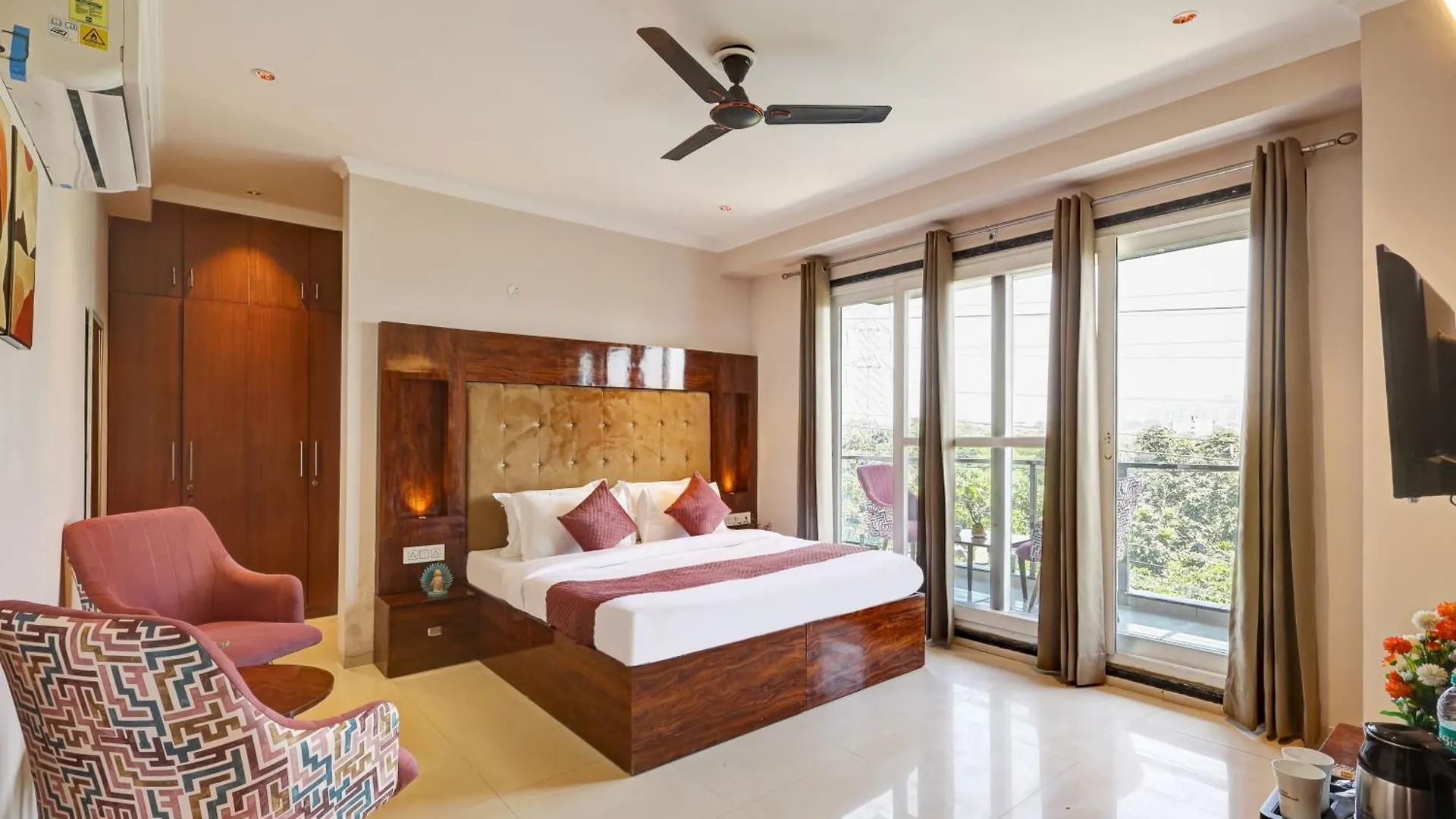 מלון גורגאון Limewood Stay Oasis - Golf Course Road הודו