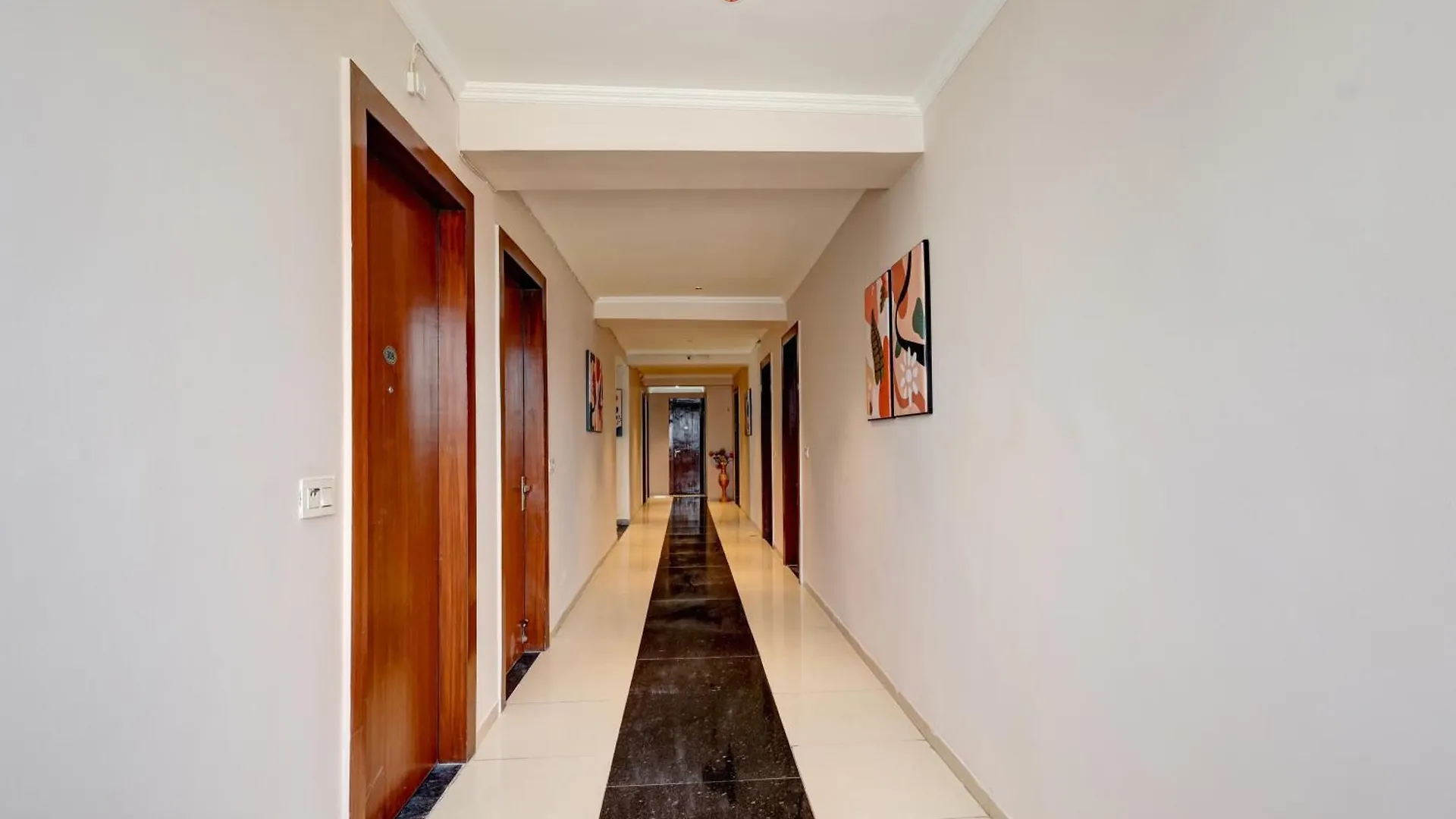 גורגאון Limewood Stay Oasis - Golf Course Road מלון