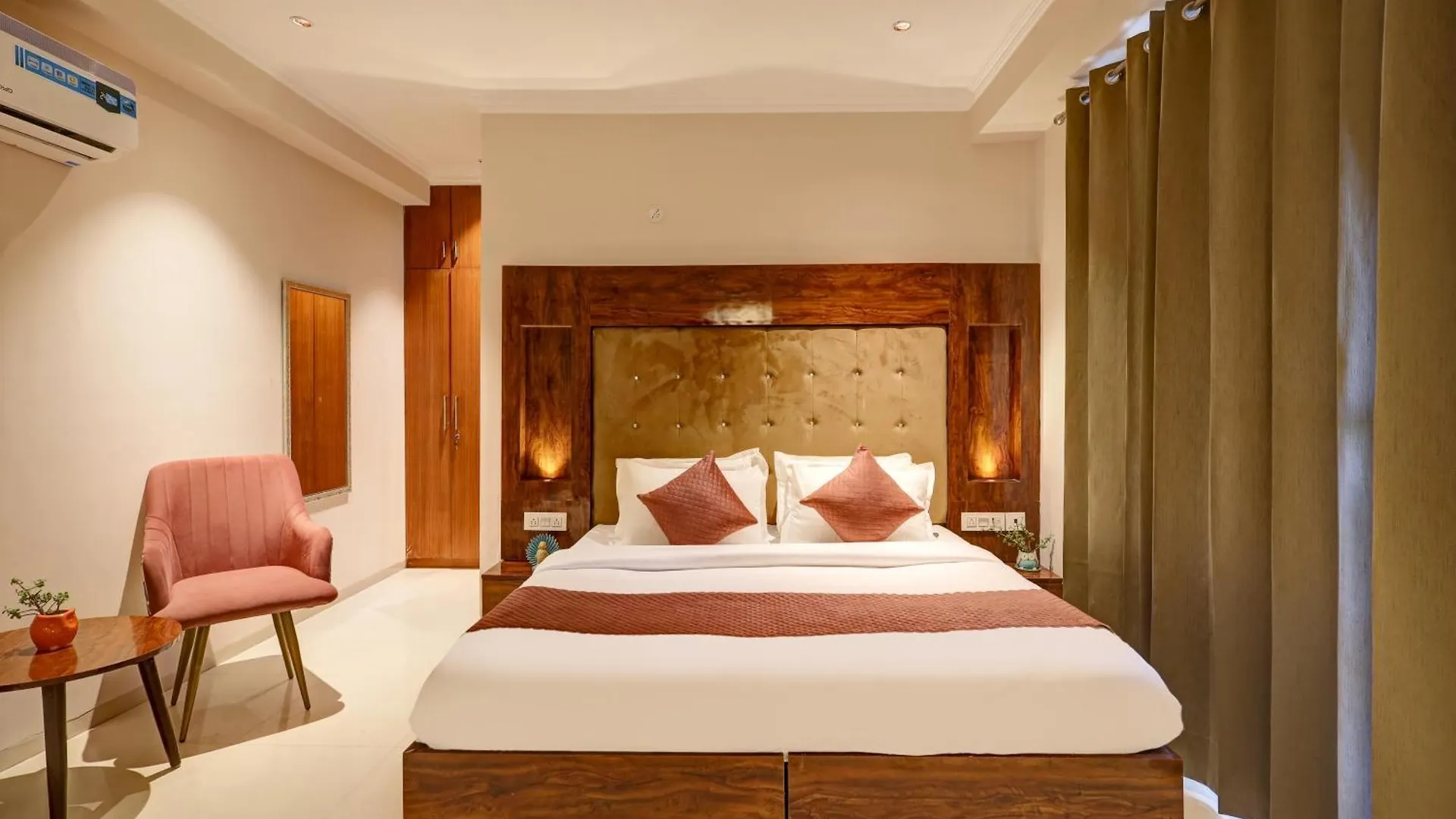 גורגאון Limewood Stay Oasis - Golf Course Road מלון