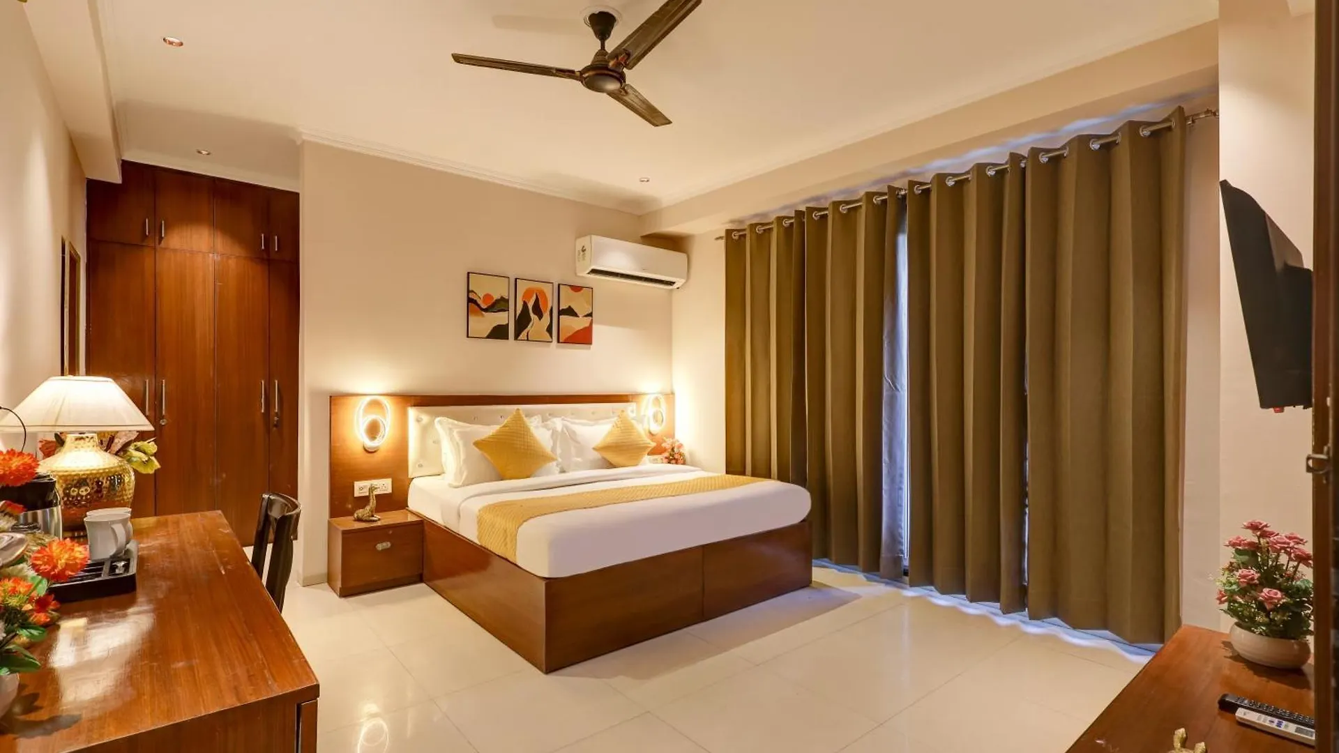 גורגאון Limewood Stay Oasis - Golf Course Road מלון