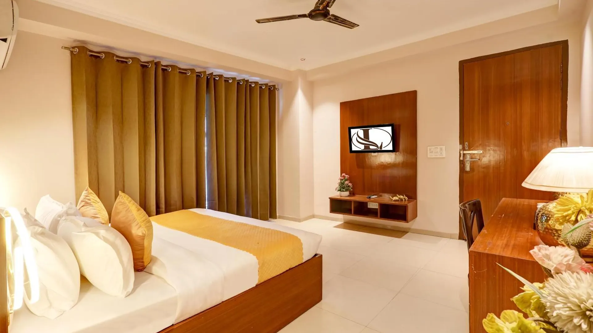 מלון גורגאון Limewood Stay Oasis - Golf Course Road