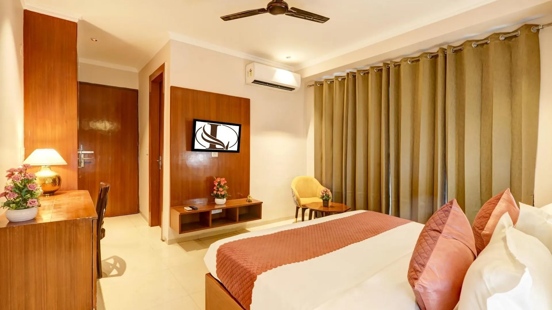 גורגאון Limewood Stay Oasis - Golf Course Road