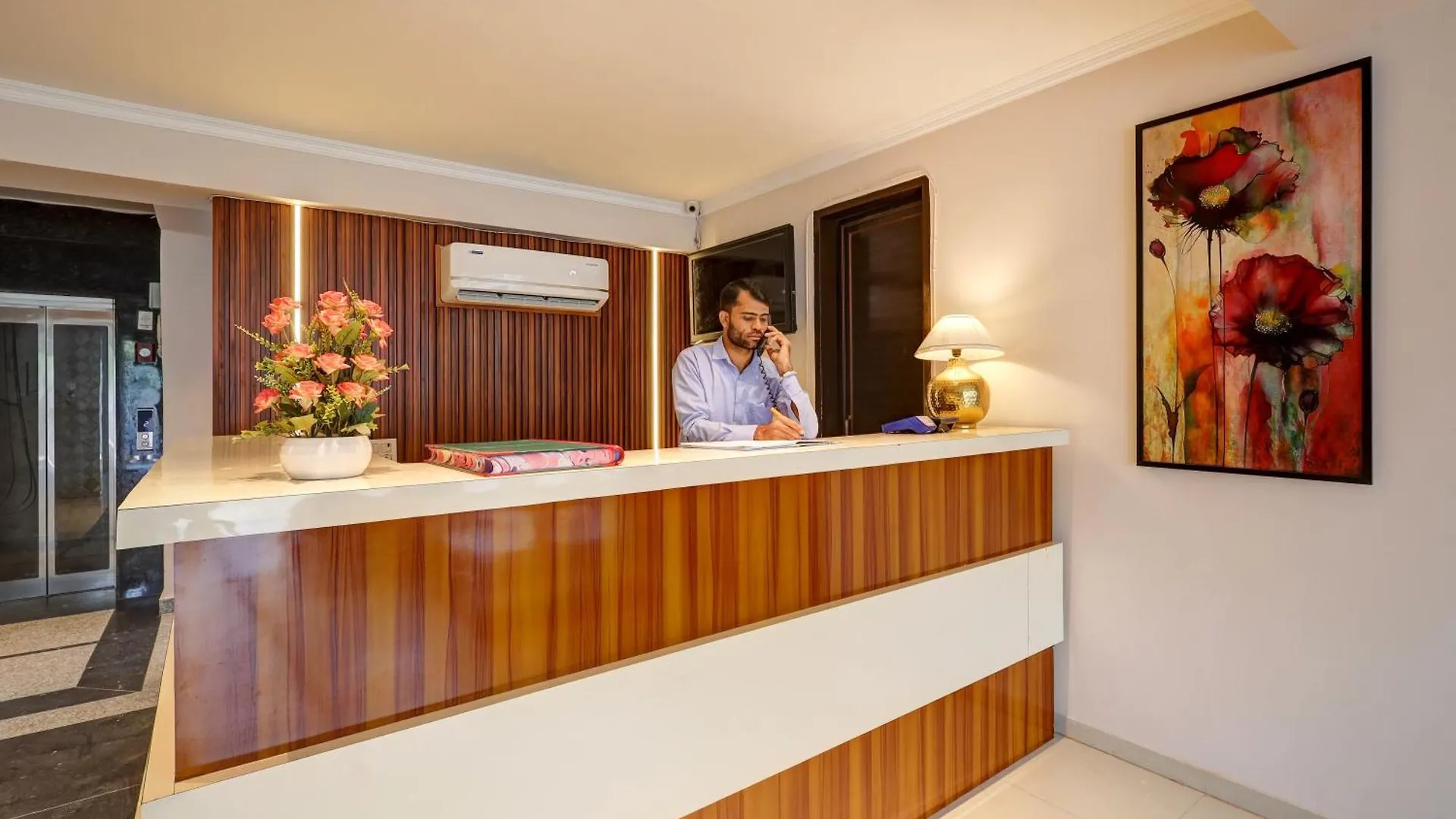 גורגאון Limewood Stay Oasis - Golf Course Road מלון