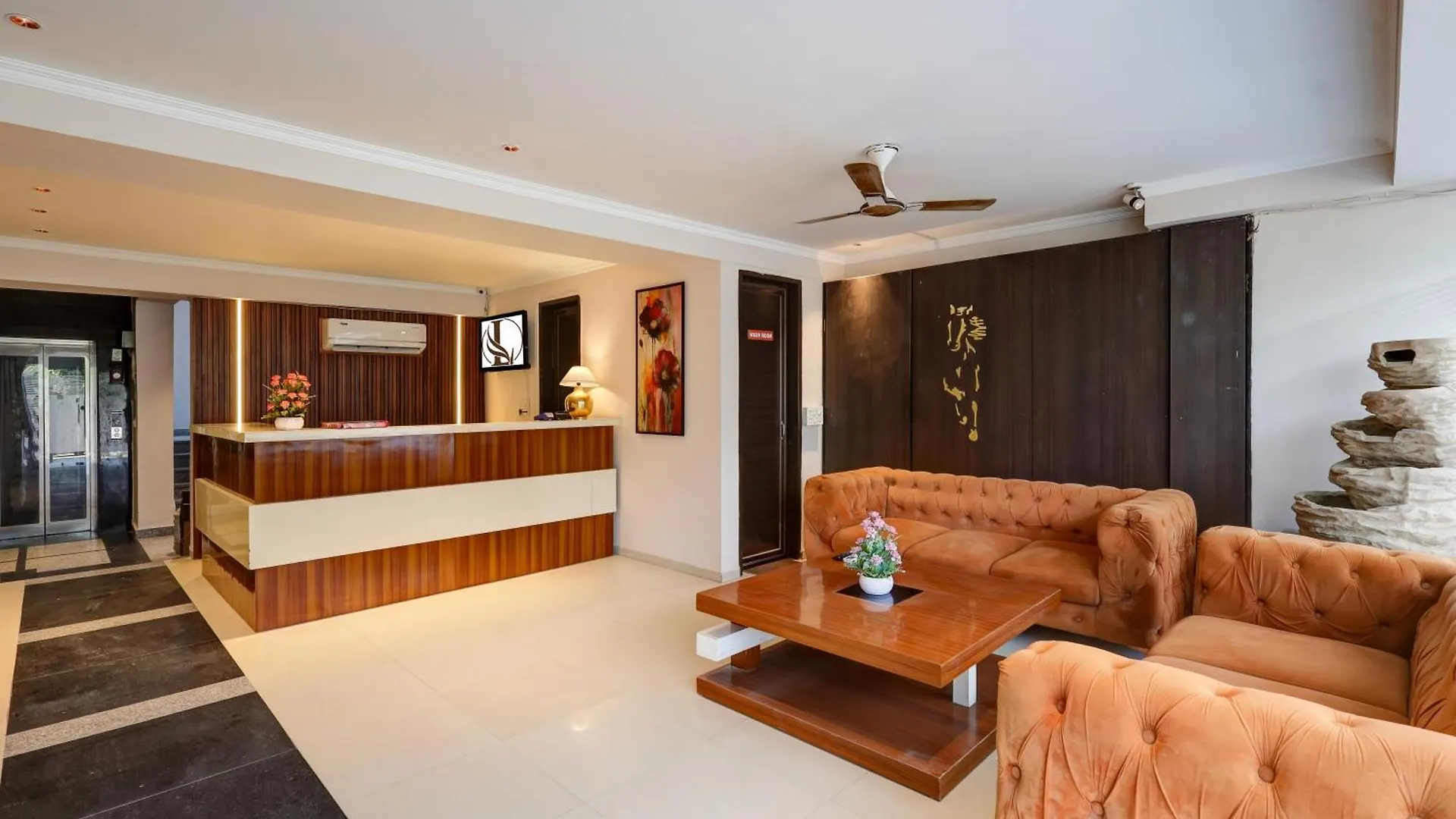 גורגאון Limewood Stay Oasis - Golf Course Road מלון