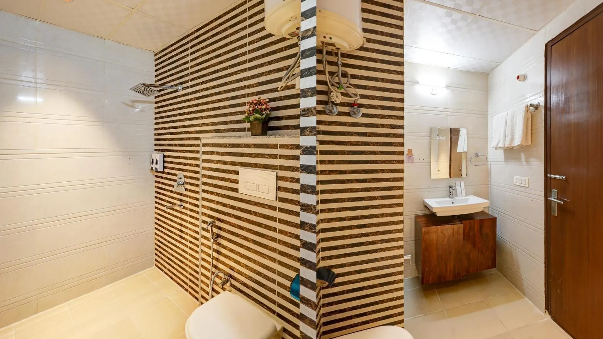 גורגאון Limewood Stay Oasis - Golf Course Road 0*,  הודו