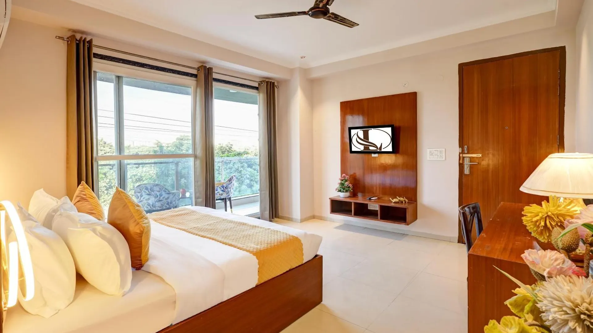 גורגאון Limewood Stay Oasis - Golf Course Road
